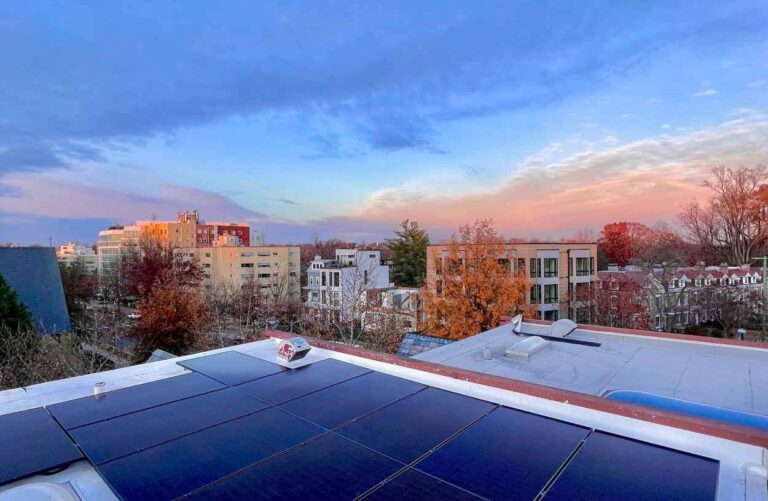 DC flat roof solar install by Ipsun
